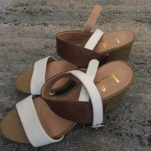NIB Lulu’s Rowan white and brown high heel sandals